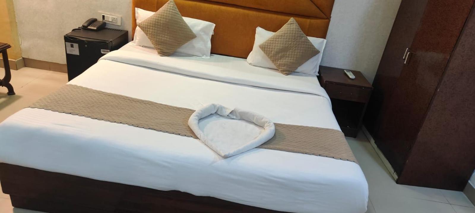 Hotel Grand City New Delhi Bagian luar foto